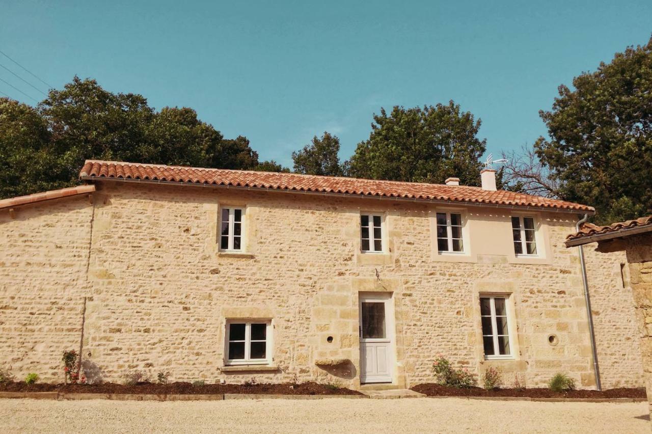 Gites Les Demeures De Valette Azay-le-Brule Luaran gambar